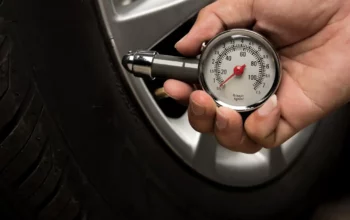 Comment controler la pression des pneus de votre Peugeot 208
